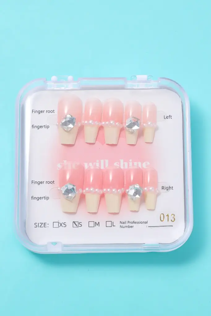 Flexible and delicate wearable manicure 