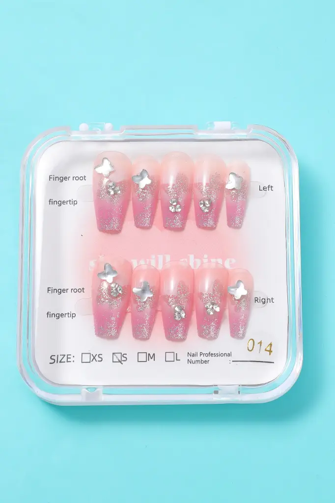 Flexible and delicate wearable manicure 