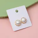 Graceful pearl earrings