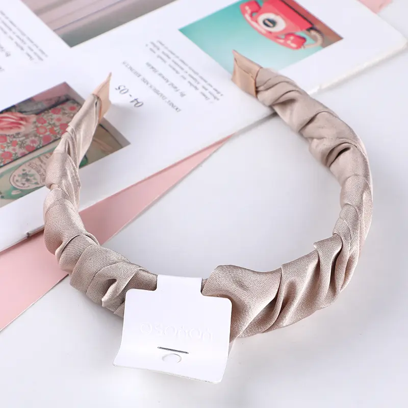Simple pleated hair band