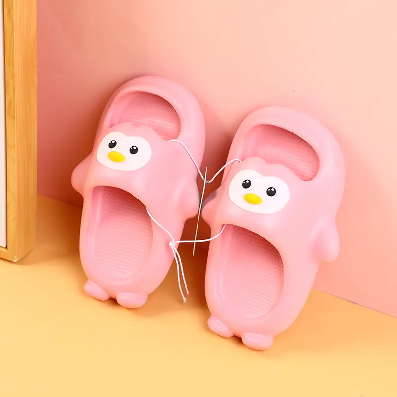 Little penguin children's slippers with 