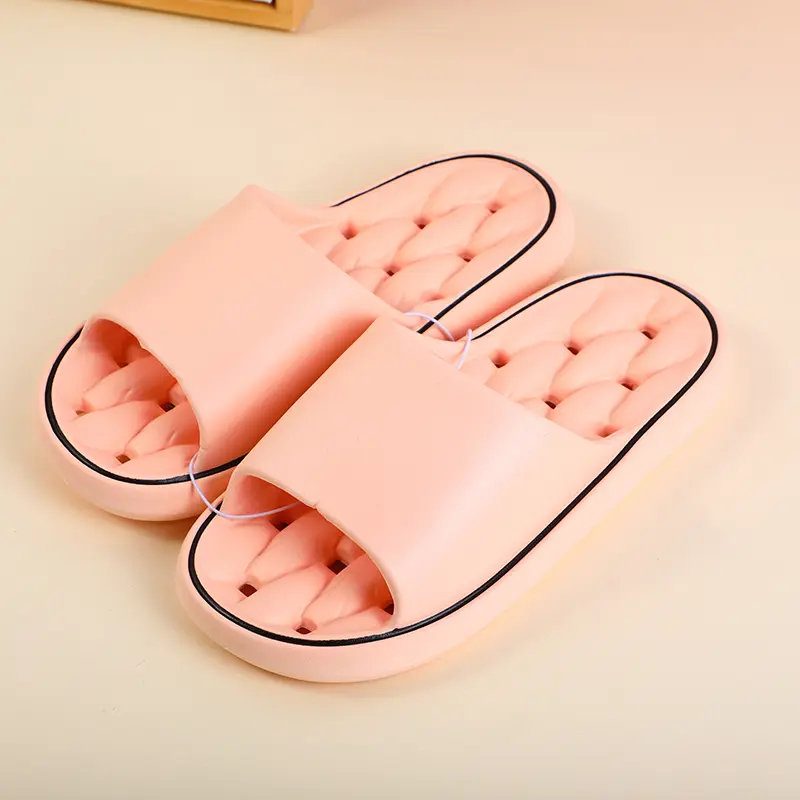 Women's bathroom slippers with black edg