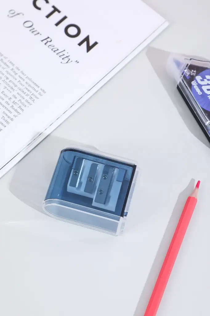 Simple three-hole pencil sharpener