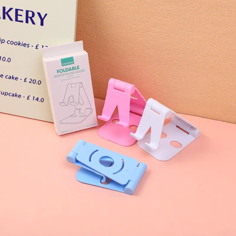 Foldable desktop phone holder
